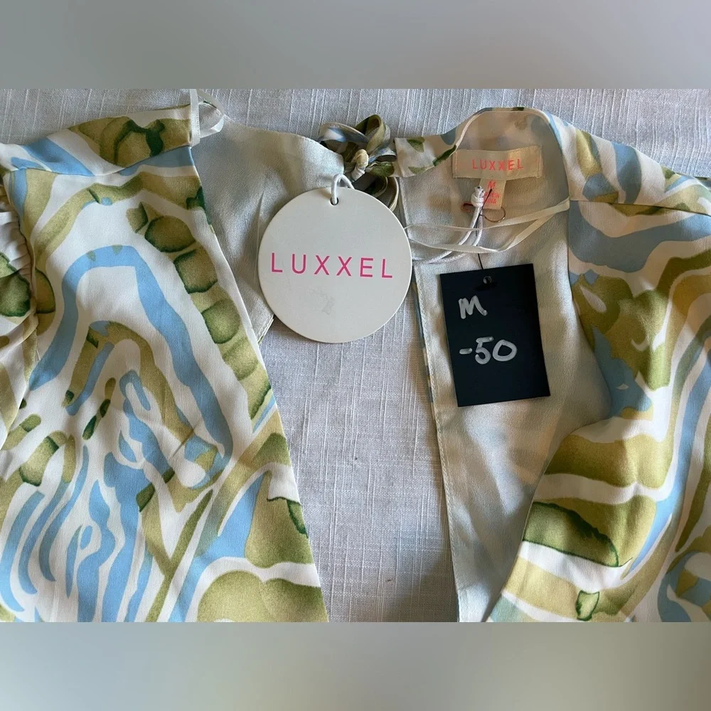 SET Flowy long sleeve crop top open back & matching shorts. Resort wear NWT - Picture 4 of 6